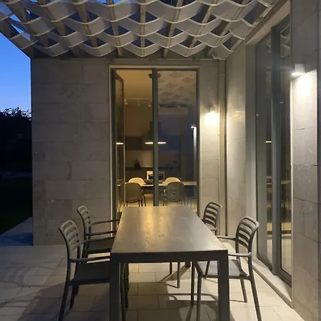 Acera Villa *